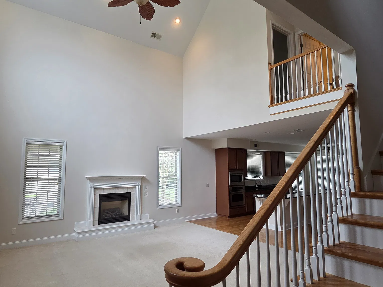 3 bed, 2.5 bath, 2700 sqft, $2,900 — Photo 3
