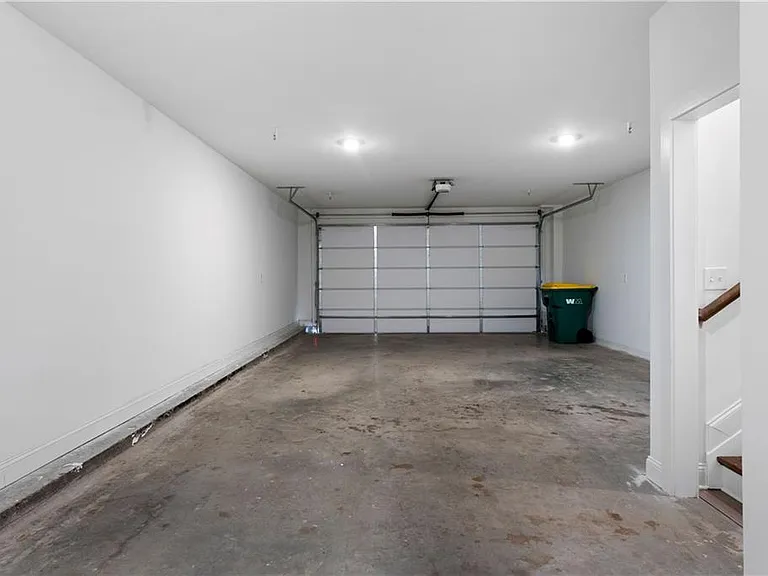 105 Pearl St — Photo 23