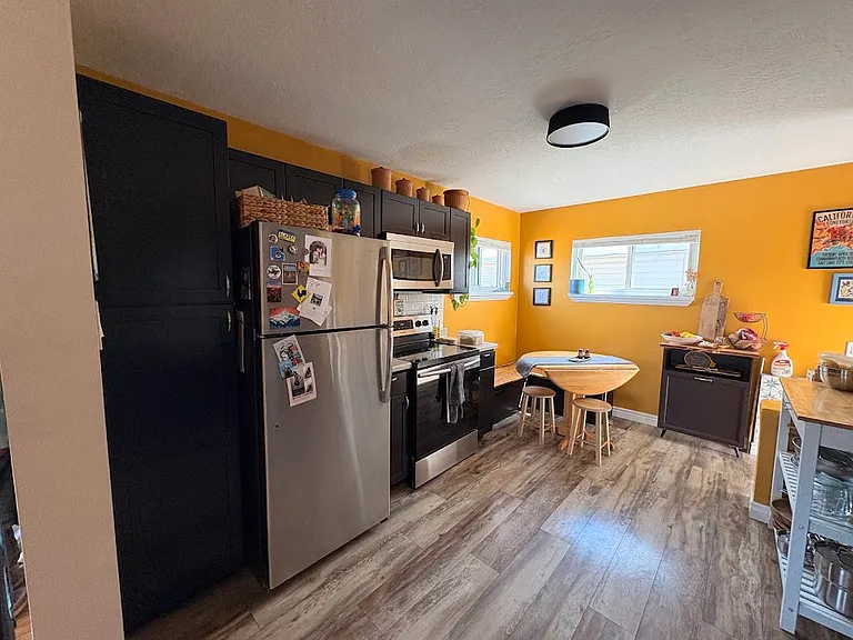 670 E Hollywood Ave — Photo 2