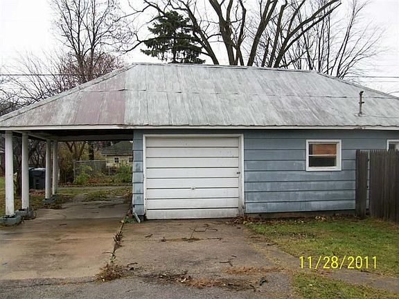 3rd image of 207 N Adams St