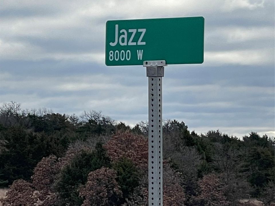 2nd image of 8019 W Jazz