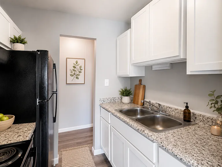 Hubbard Oaks Apartments — Photo 3