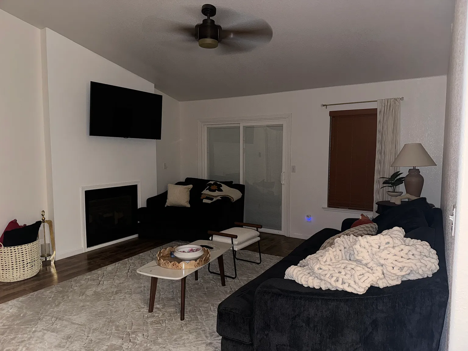 3 bed, 1280 sqft, $2,100 — Photo 2