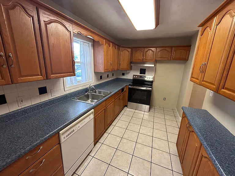 2066 Chestnut St — Photo 6