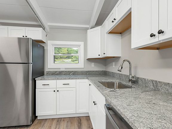 5th image of 175 Pleasant St APT 3C