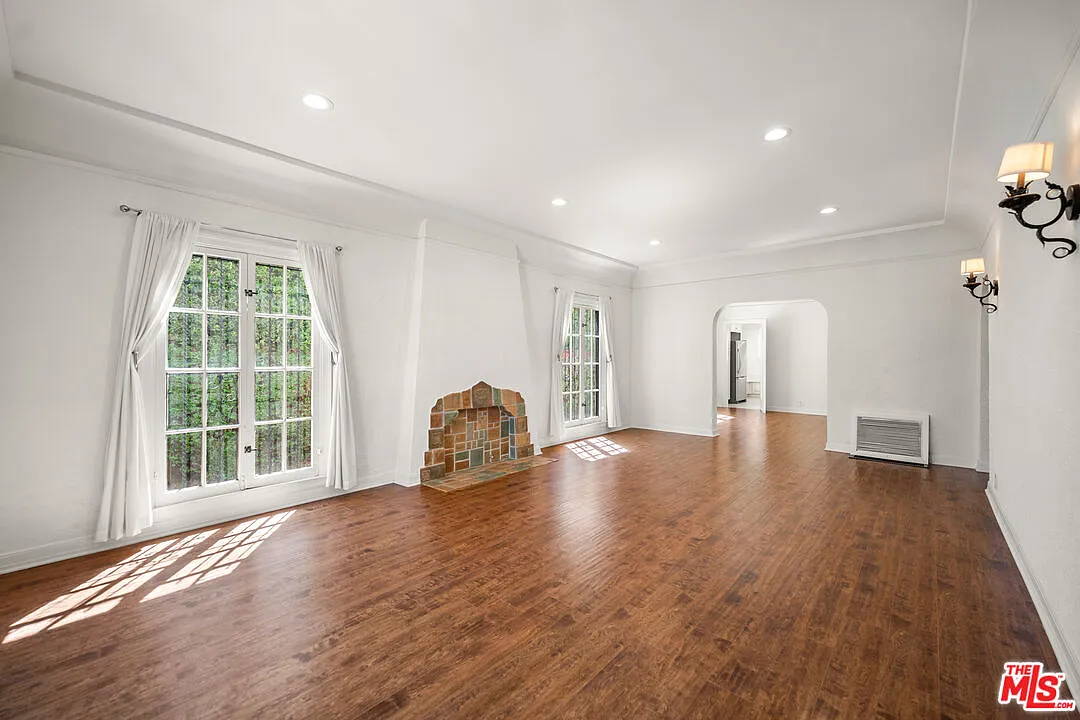 2 bed, 2.0 bath, 1725 sqft, $4,800 — Photo 1