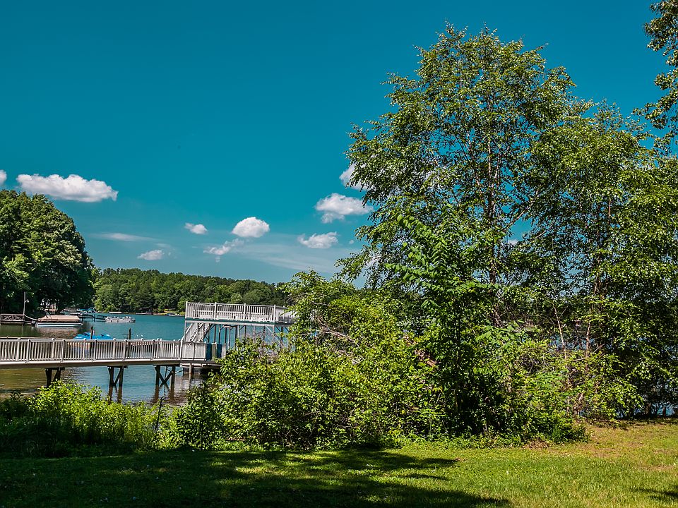 2nd image of 8318 Chapin Ln