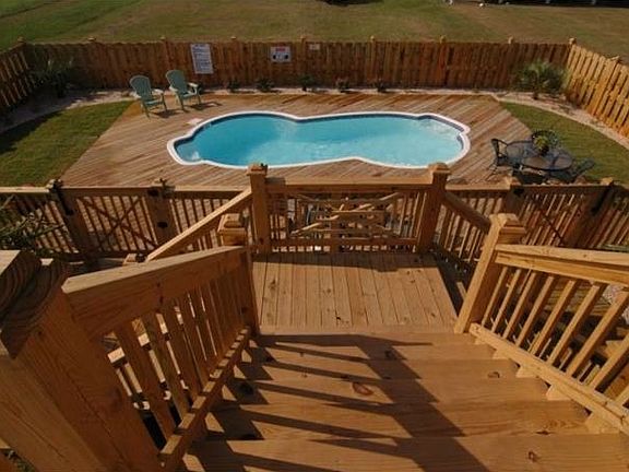 Private Pool year round.