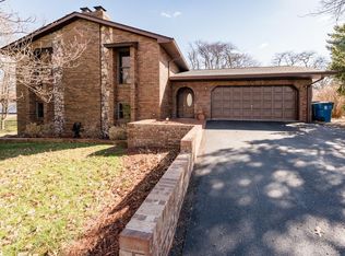 84 W Lake Dr, Troy, IL 62294