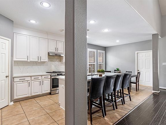 3rd image of 14710 Jordanbranch Ln