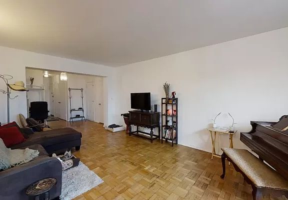 2nd image of 640 W 231st St APT 2G