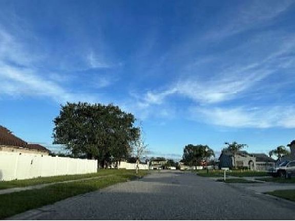 Exterior Neighborhood (street photo)