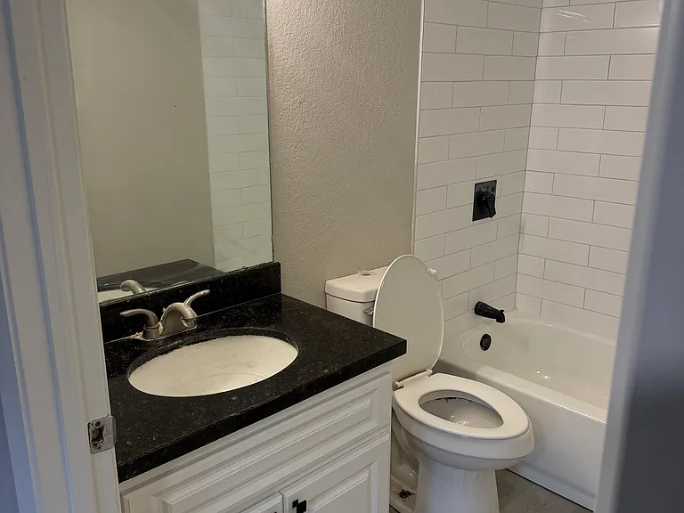 3712 Iowa Ave #202 — Photo 6