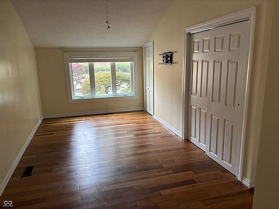 3rd image of 1302 N Park Blvd