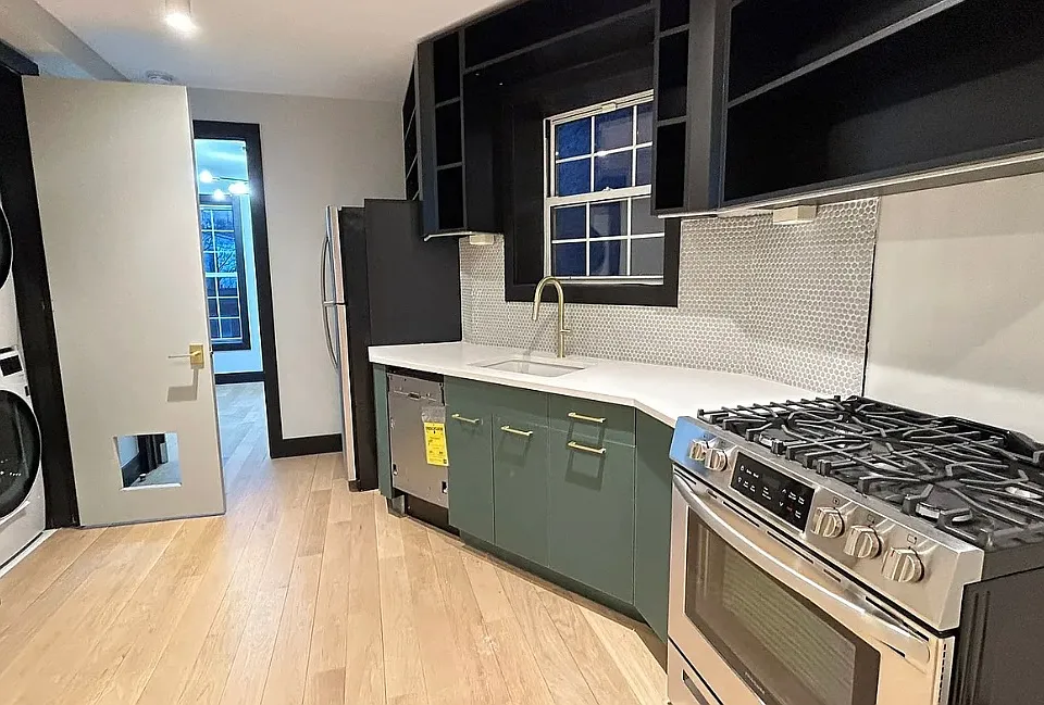 41 Van Wagenen Ave #3K
