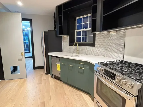 41 Van Wagenen Avenue image 1 of 5
