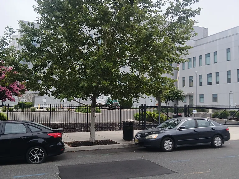 516 Stevens St — Photo 2