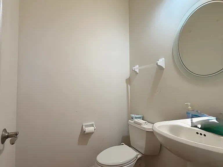 2573 Waterbury Ln — Photo 8