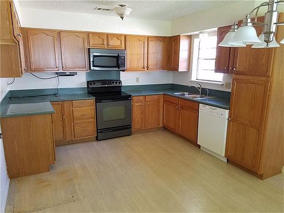 5th image of 2120 Pinehurst Dr