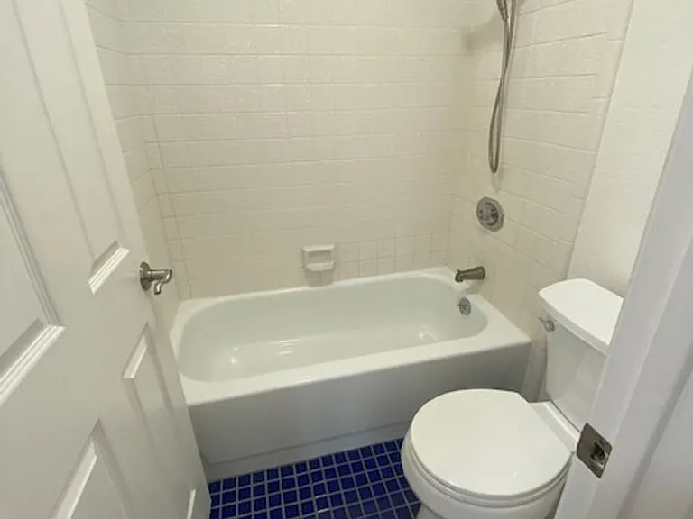 561 Amanda Ct — Photo 32