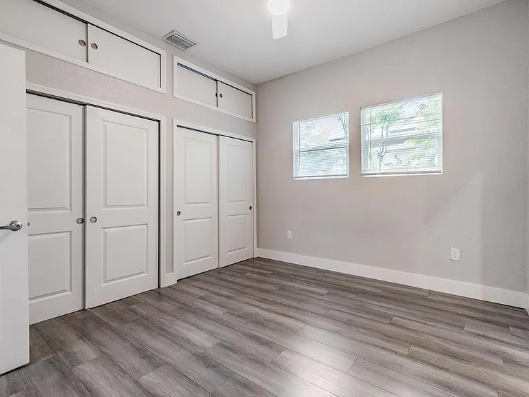 2321 W Green St — Photo 22