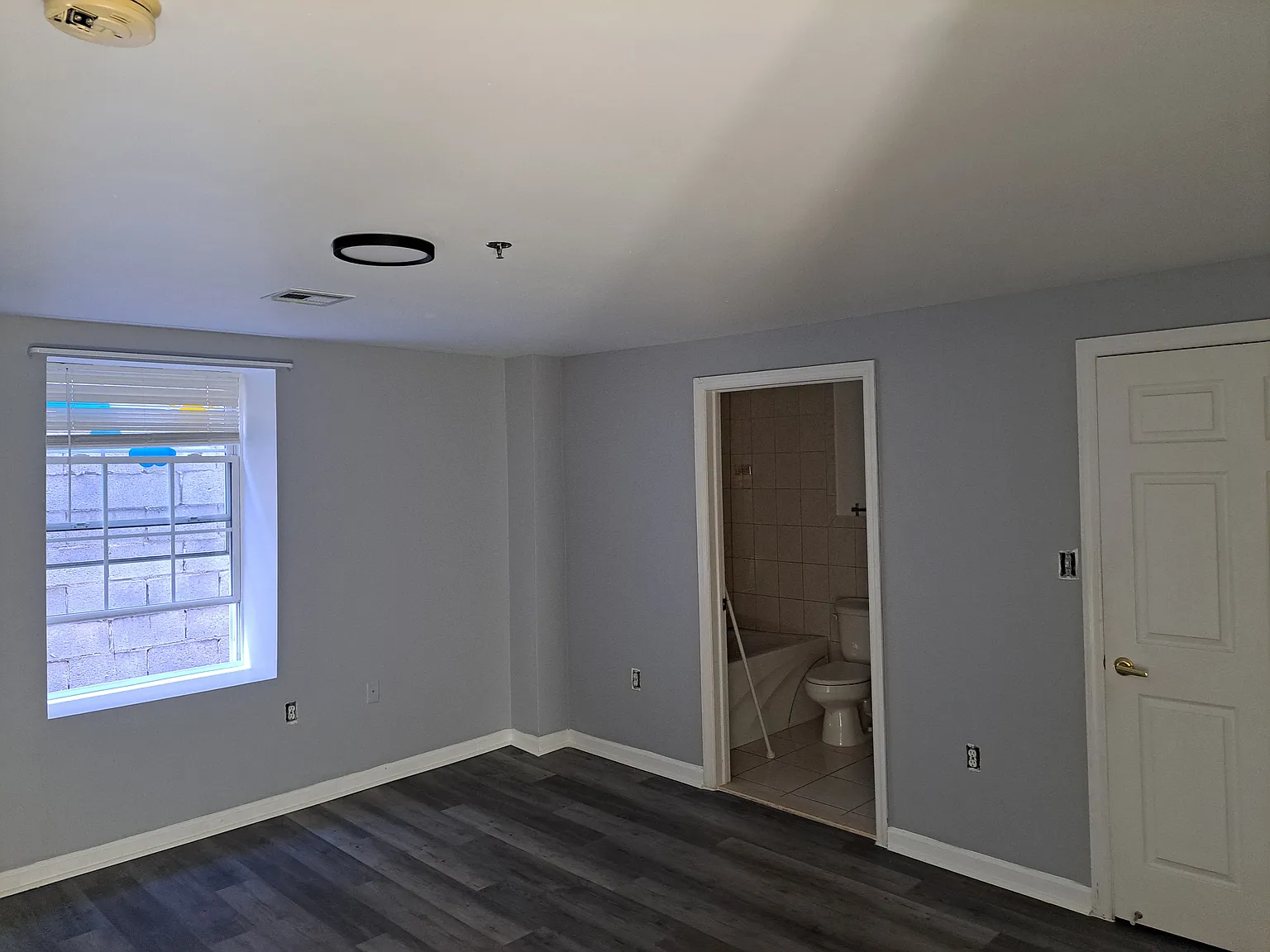 2 bed, 950 sqft, $2,299 — Photo 1