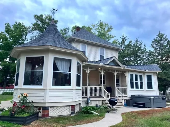 197 Dakota Ave NW, Pennock, MN 56279