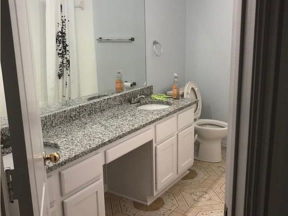 5th image of 1504 Edinburgh Ln