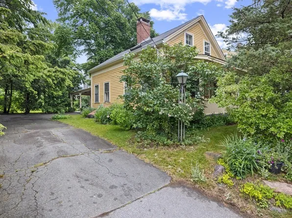 76 Woburn St, Lexington, MA 02420