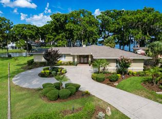 1000 Loves Point Dr, Leesburg, FL 34748