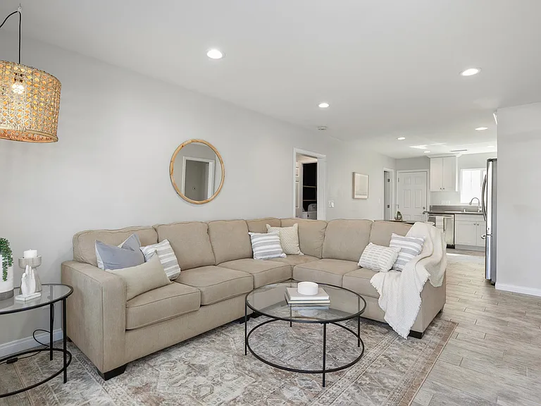 1207 Florence St — Photo 2