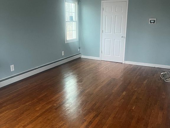3rd image of 3346 Mott Ave