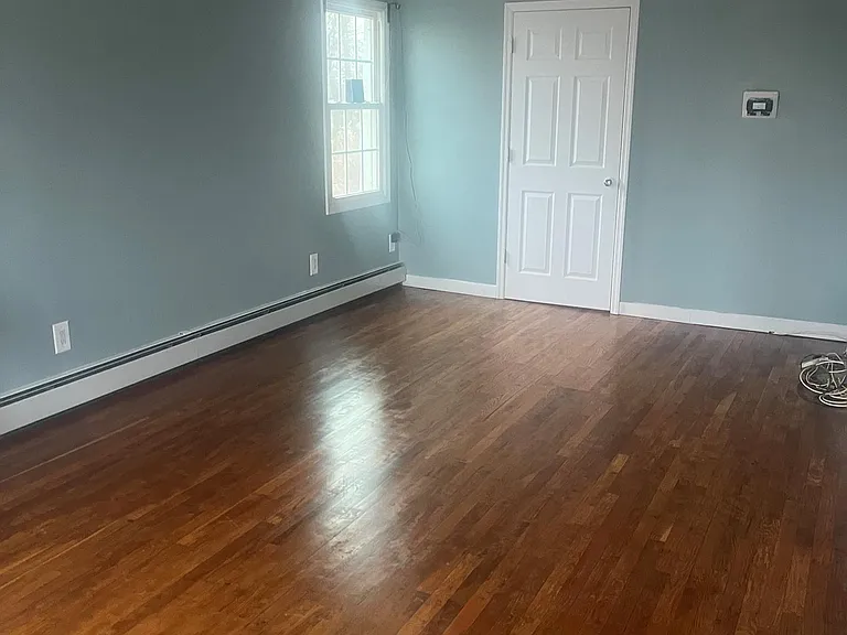 3346 Mott Ave — Photo 3