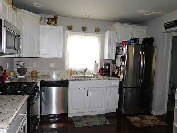 4th image of 303 Briarwood Ln
