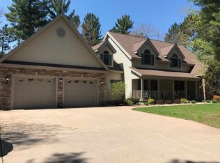 141 Pineview Dr, Marquette, MI 49855