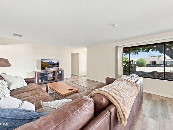 3rd image of 1202 E NORTHVIEW Avenue