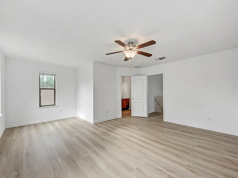 9012 Edmundsbury Dr — Photo 23