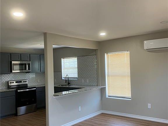 3rd image of 2833 Lawnview St #B