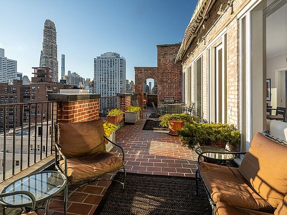 2nd image of 340 E 72nd St Unit Penthouse