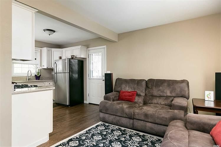 1st image of 17 Marshall Dr