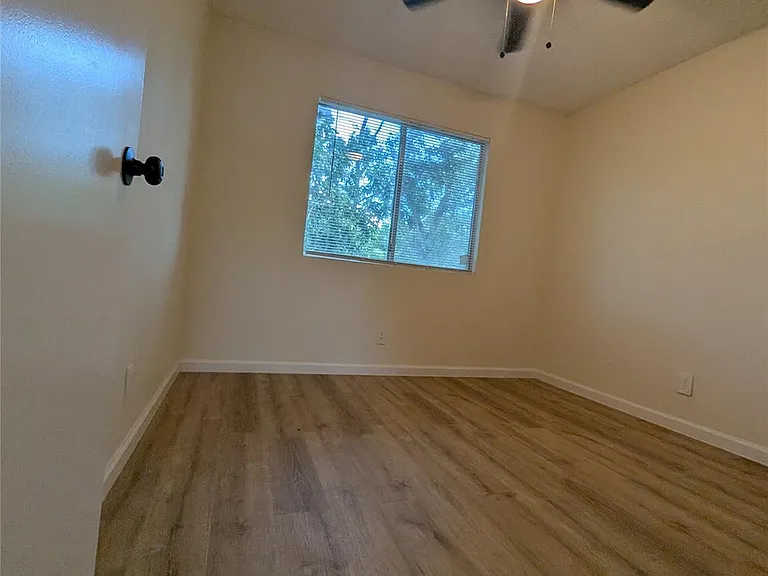13303 Lyndhurst St #B — Photo 12