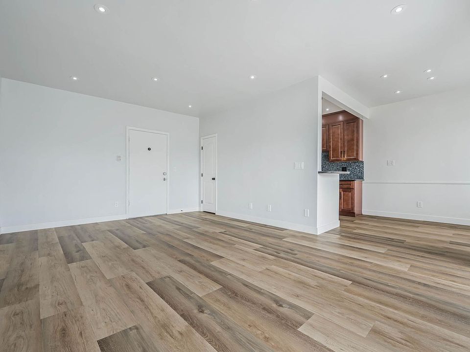 1st image of 924 4th St #8.0