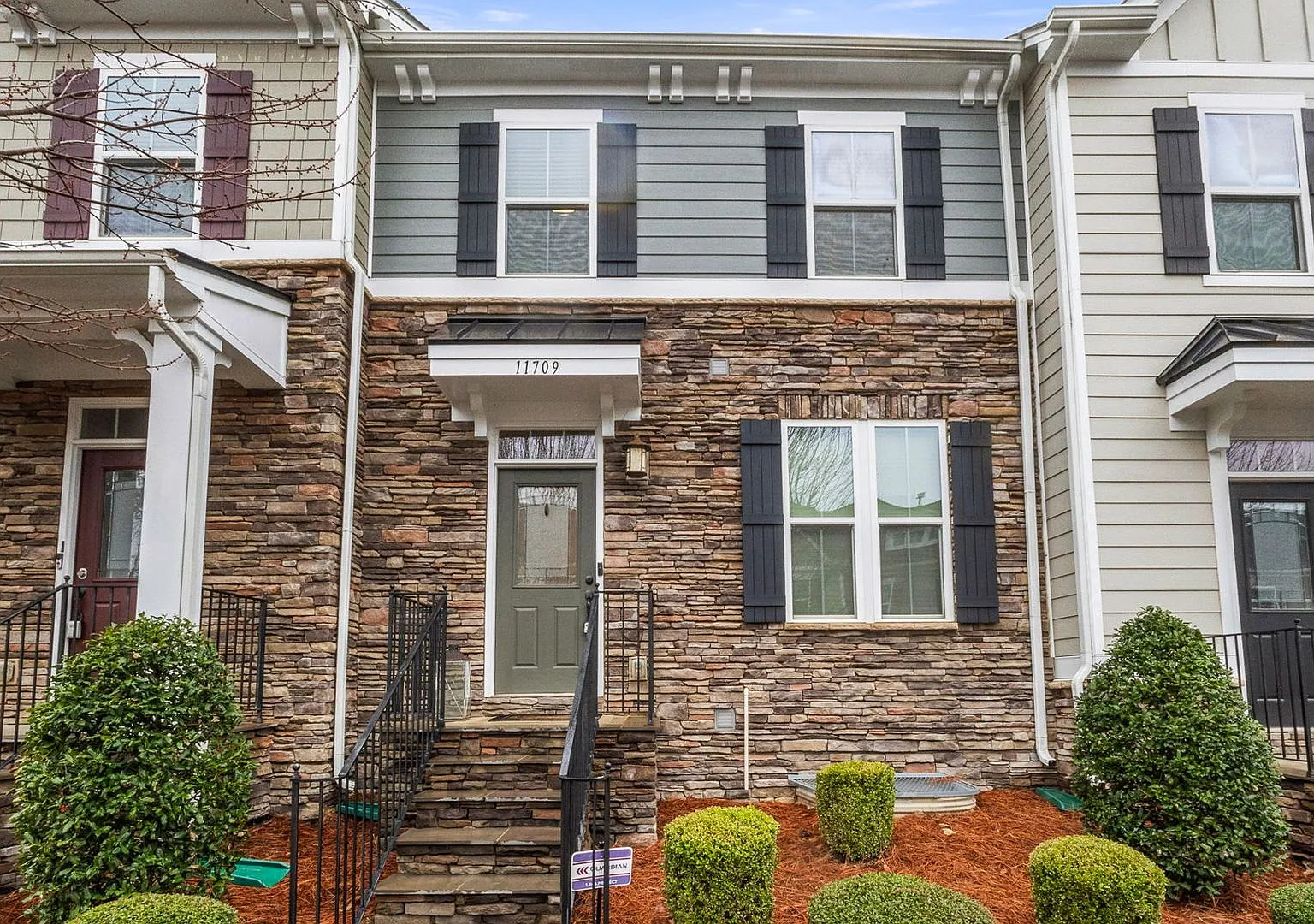 Move-In Ready Townhome in Prime Huntersville Location — Photo 3