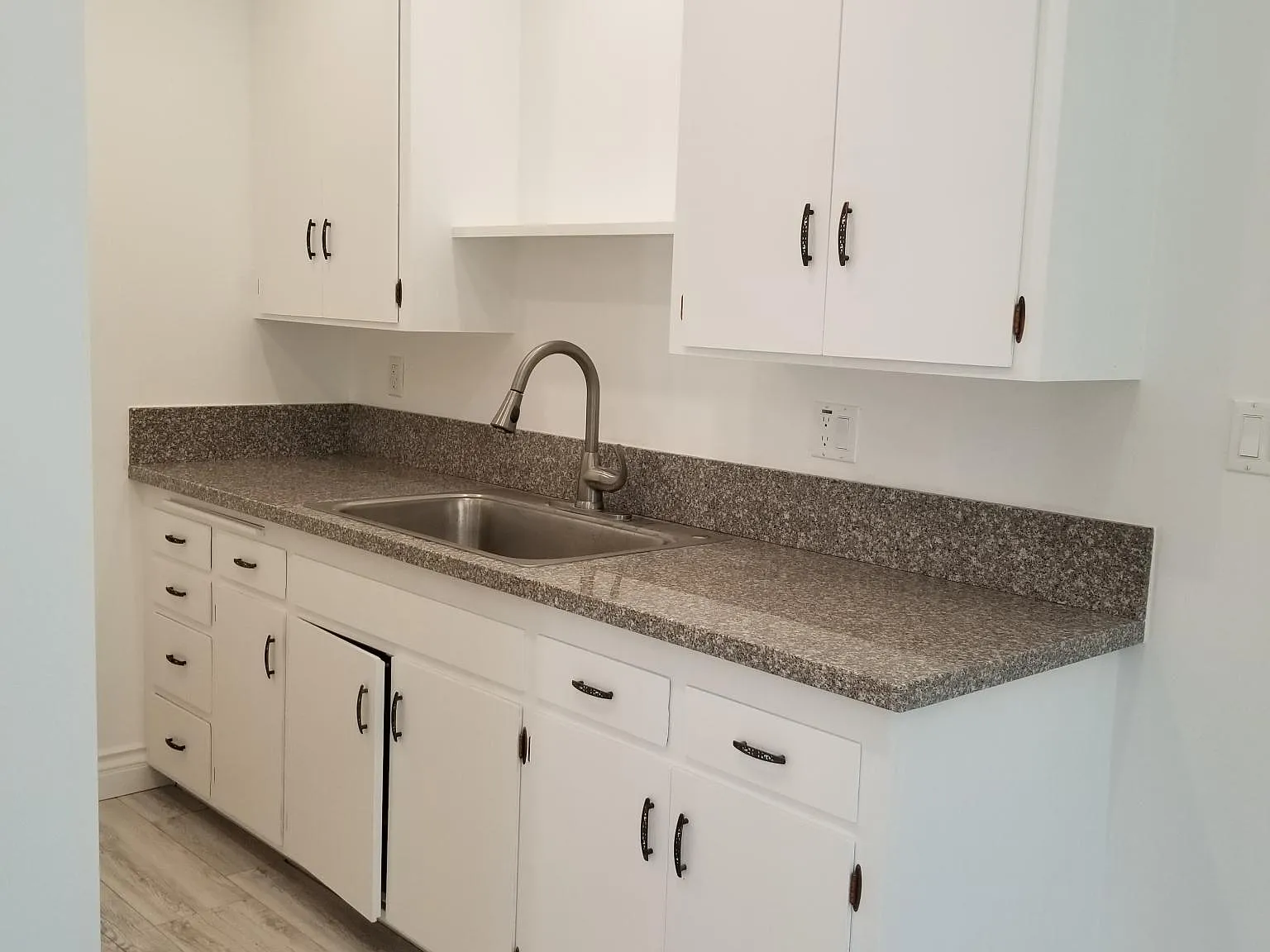 1 bed, 900 sqft, $2,500 — Photo 2