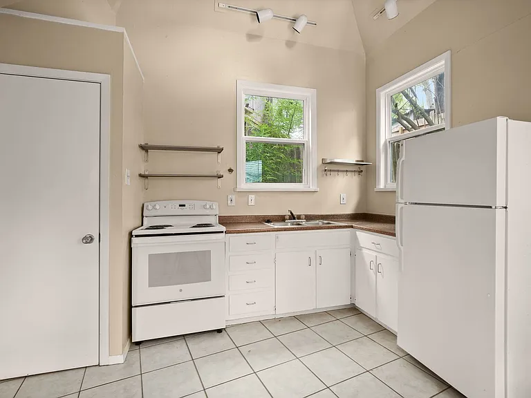 3302 Hemlock Ave #B — Photo 4
