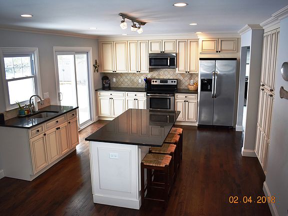2nd image of 1758 Summit St