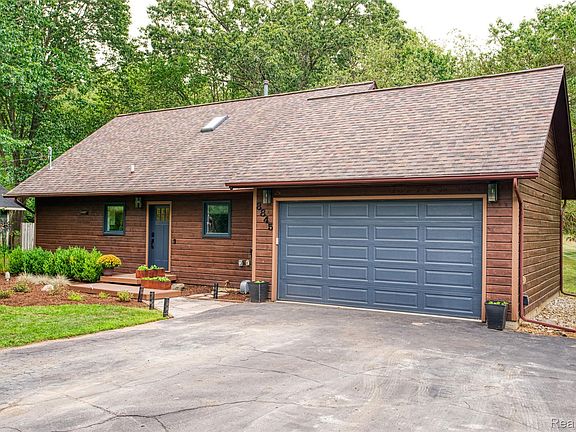 4th image of 8845 River Valley Rd