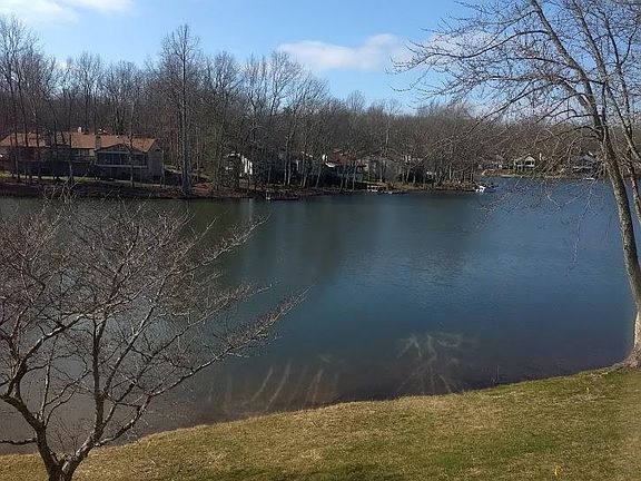 3rd image of 96 Lakeshore Ter Unit 34