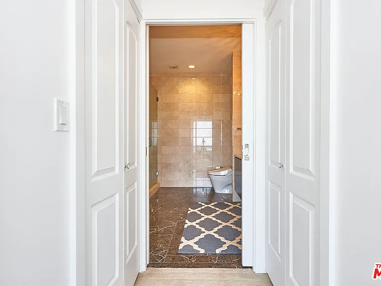 900 W Olympic Blvd #31E — Photo 22