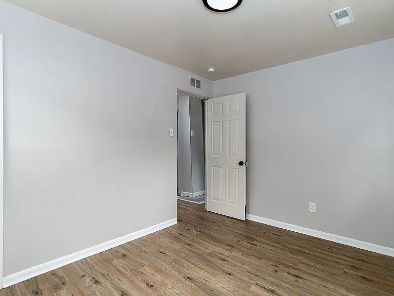 10348 Earl Dr — Photo 15